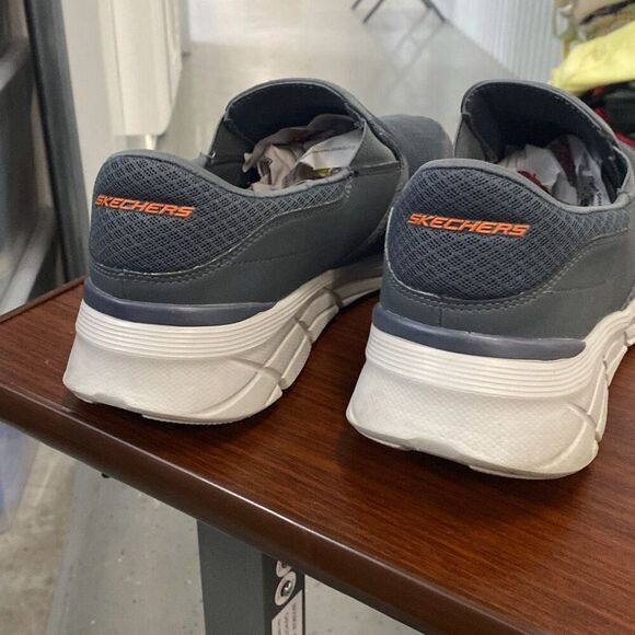 Sketchers sneakers men’s size 10 - Picture 9 of 9